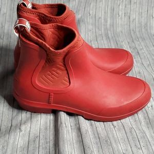 UGG CHEVONNE RED WATERPROOF CHELSEA RAIN BOOTS WOMEN'S BOOTS SIZE US 9 NEW